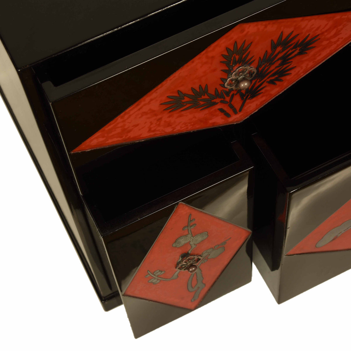 Japanese lacquer chest JF22WW302 Kazari