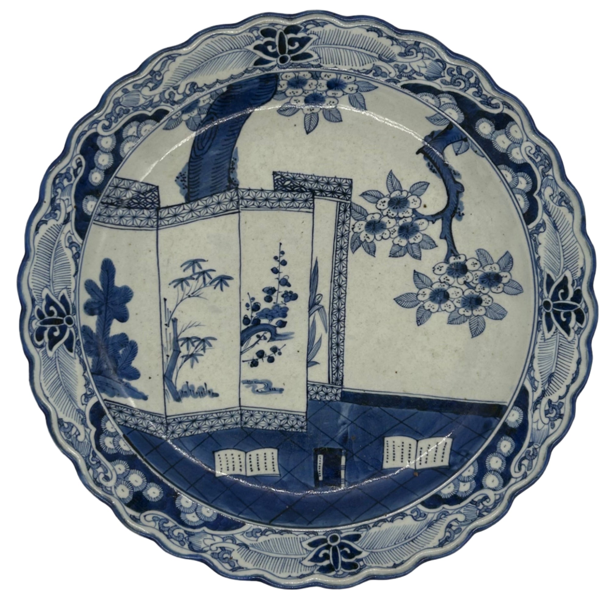 Japanese blue and white underglazed plate with a scalloped edge and a design withy a blossom tree and 'BYOBU' screen.
MEIJI period.
