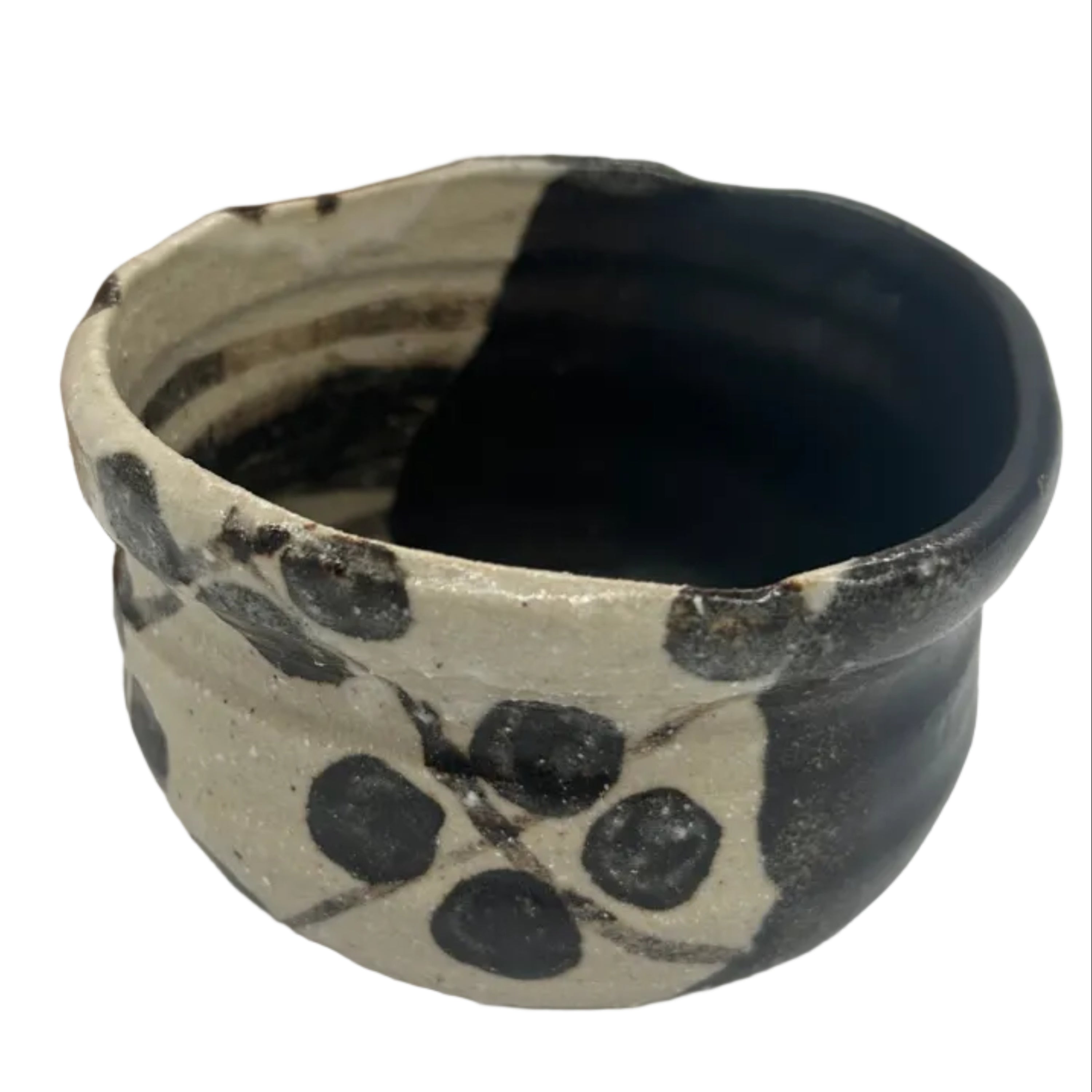 A Japanese Oribe tea bowl (chawan) with an organic feel and a wonderful black glaze. Kazari
This item comes with its original signed box.