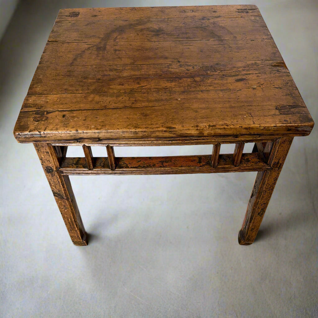 Chinese provincial stool. Middle Qing dynasty. 18th century. Suitable for bedside table or coffee table.