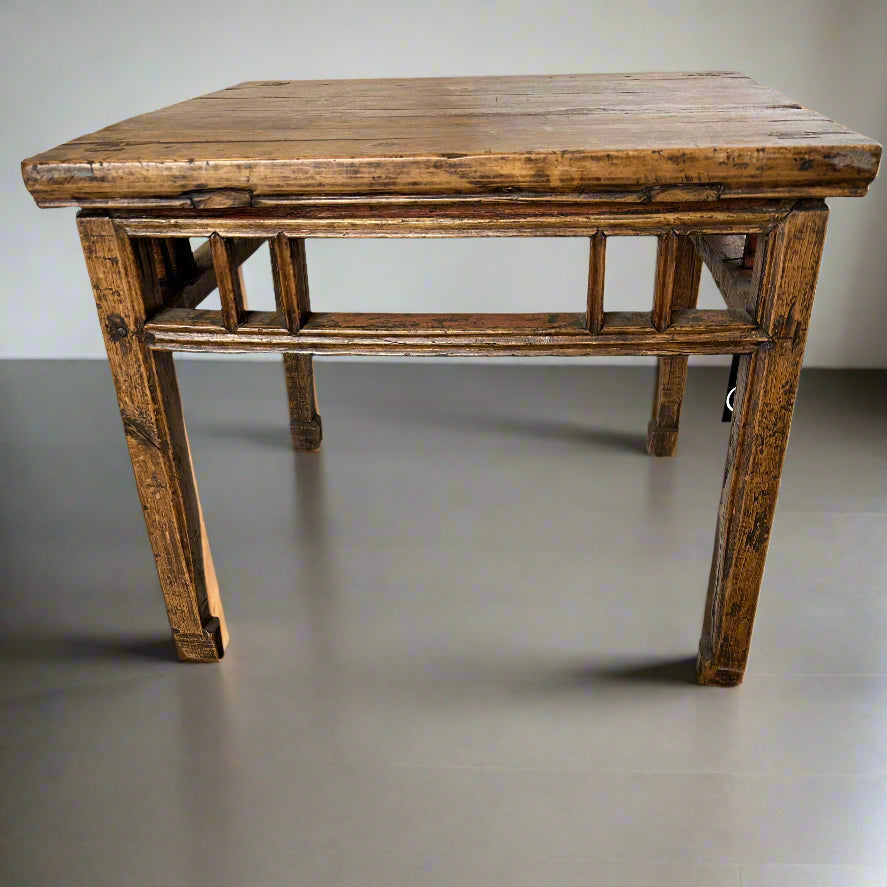 Chinese provincial stool. Middle Qing dynasty. 18th century. Suitable for bedside table or coffee table.