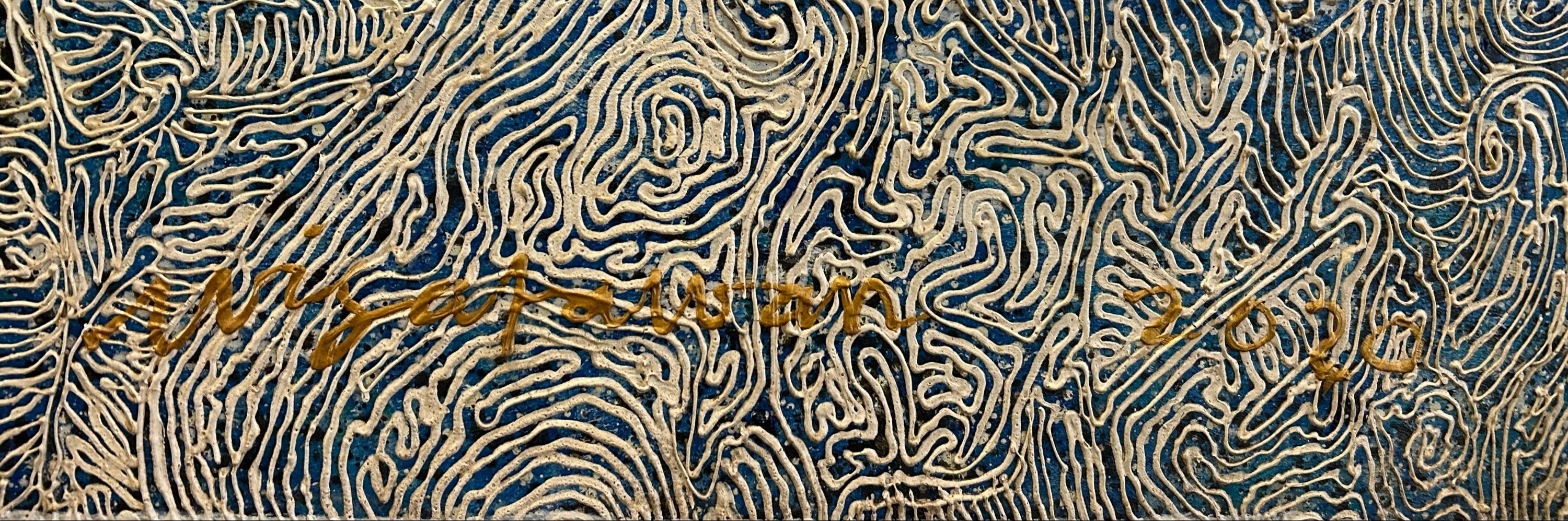 Textured wall with abstract pattern and signature of Gusti Wis 2020