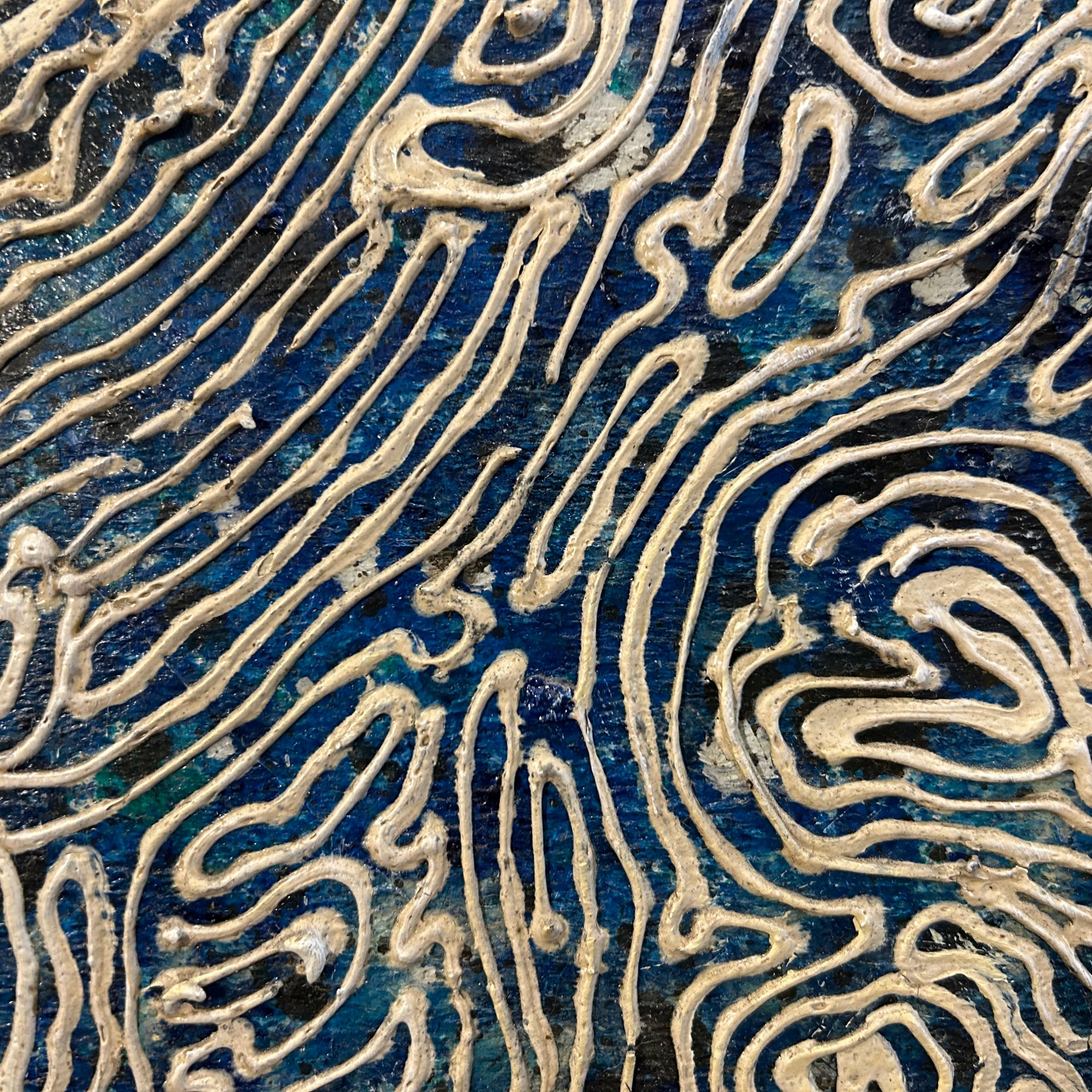 Close-up of a textured surface with wavy patterns in blue, green and beige by Gusti Wis