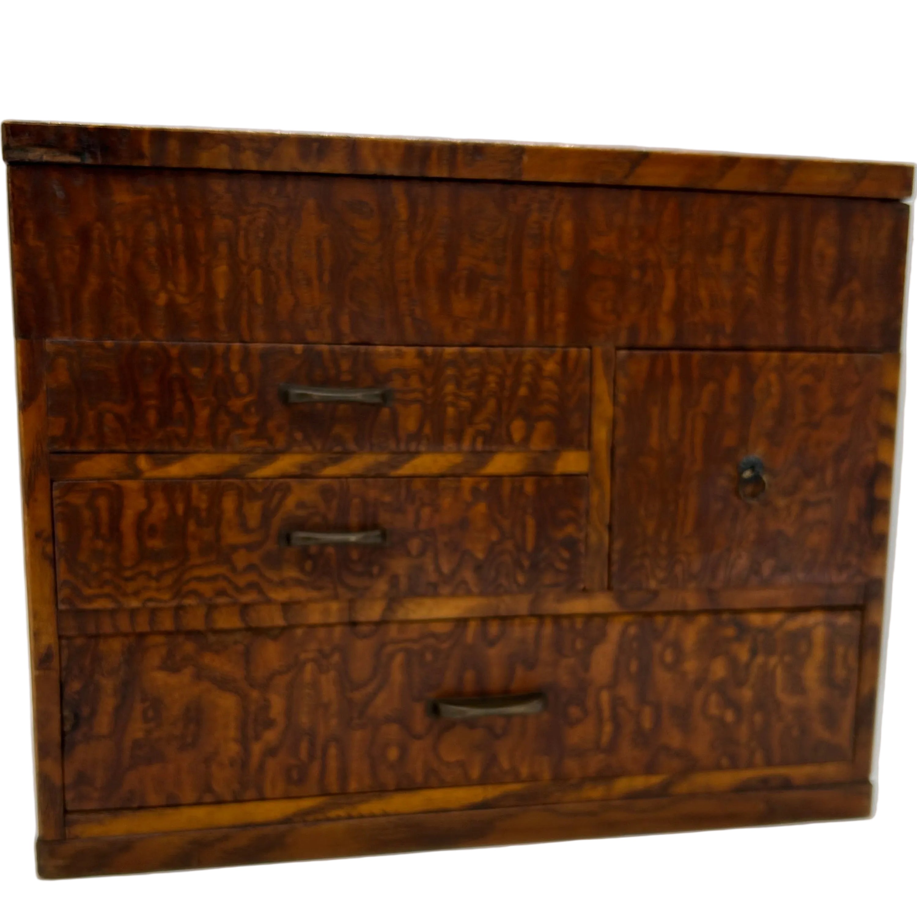 Japanese sewing box ((HARI-BAKO).

A sewing box made of mulberry wood veneer and paulownia wood. C1930 early Showa period.
Dimensions:
29.5cm wide x 18.5cm deep x 23.5cm high