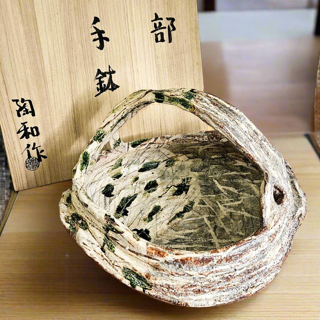 Kazari_Japanese shino pottery bowl with orignal box