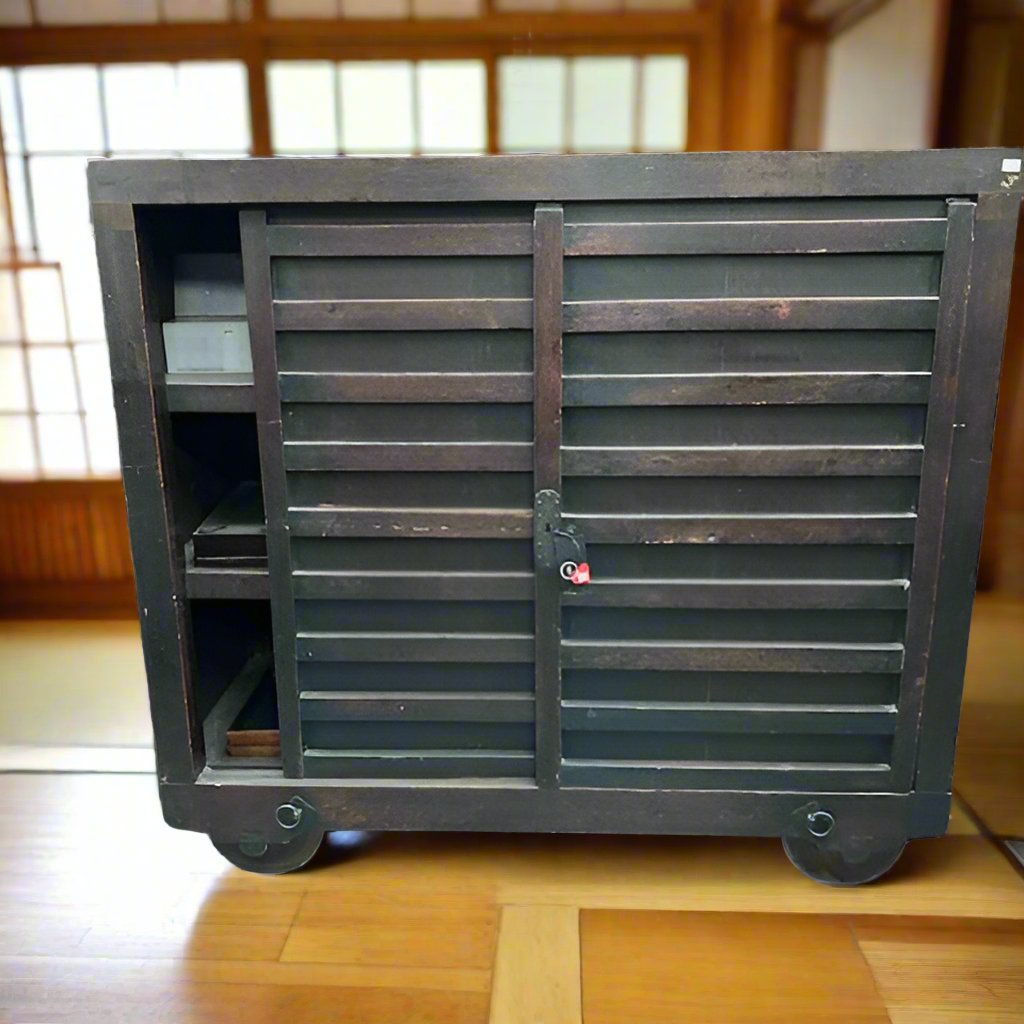 Kazari karuma dansu storage chest Japanese storage cabinet on wheels (Karuma-dansu) - RARE - made from chestnut and cedar woods.
Please note this is unrestored and approximately 200 years old. We offer a highly skilled restoration if required.