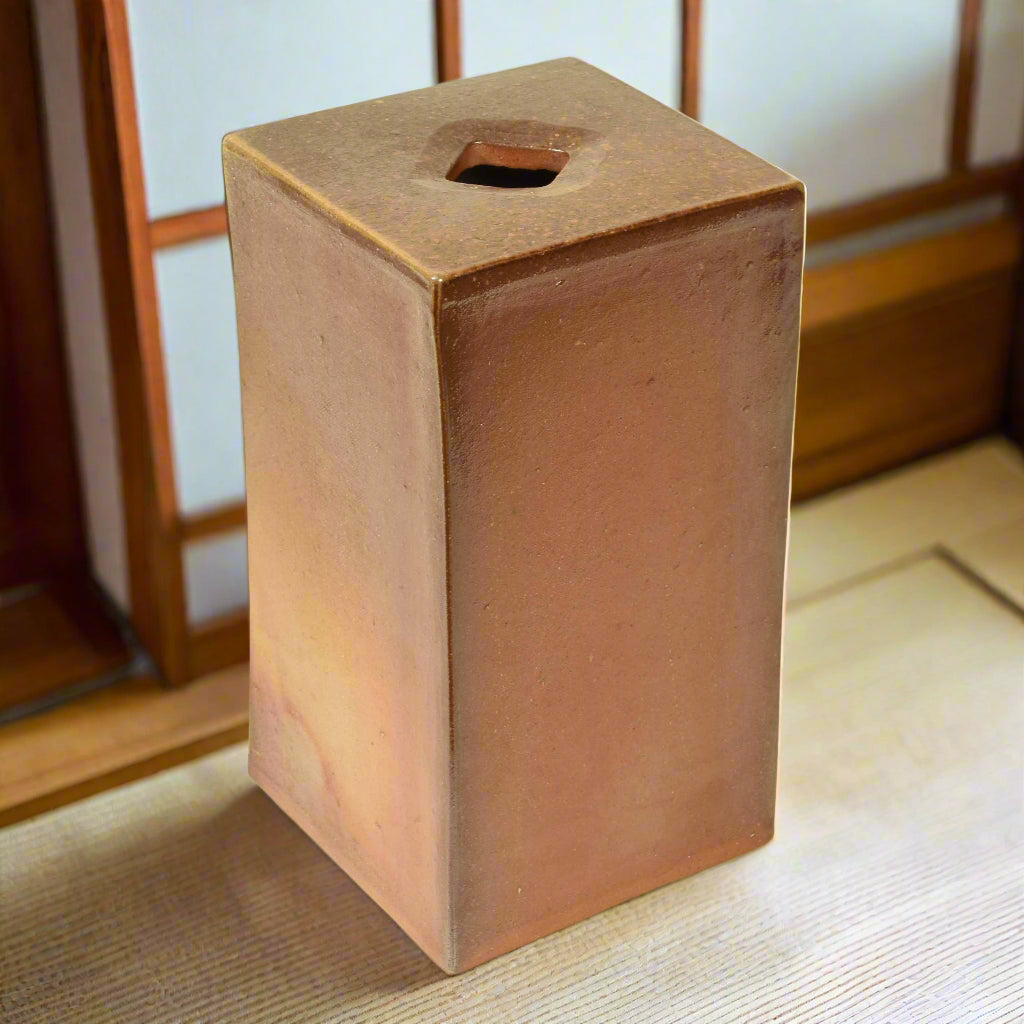 C22NN46 Bizen pottery vase