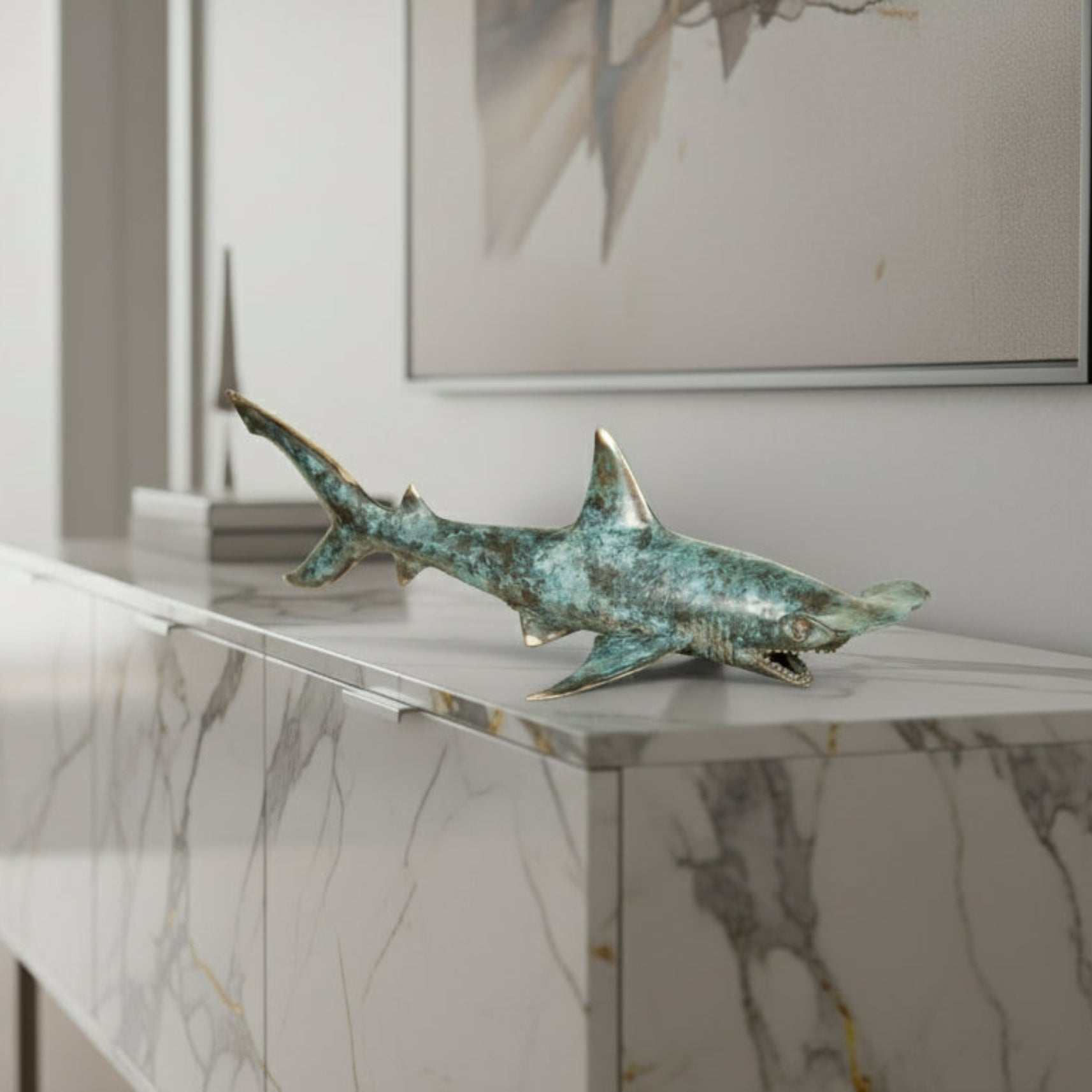 Bronze hammerhead shark - B23019