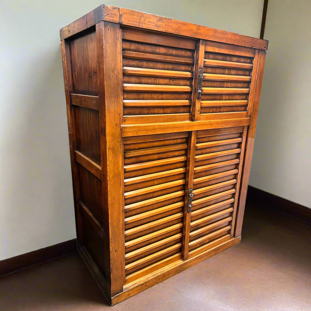 A rare, unusual and large custom made Japanese shop storage chest - choba dansu with a ribbed façade made from cypress wood, Edo period. Circa 1850.
Dimensions:
136cm wide
75cm deep
180cm high