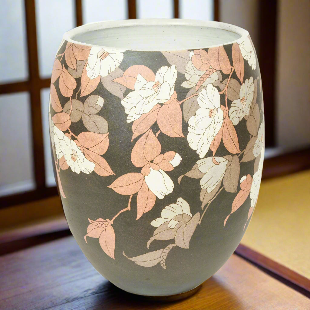Japanese pottery vase with design of camellia by Sobie Wakabayashi (1946 - ). It has an original wooden box.