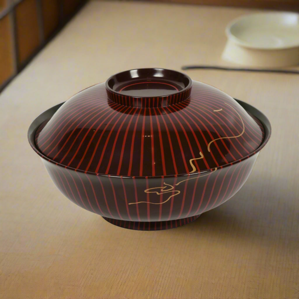Antique Japanese lacquer bowl with lid, early 20th century.
